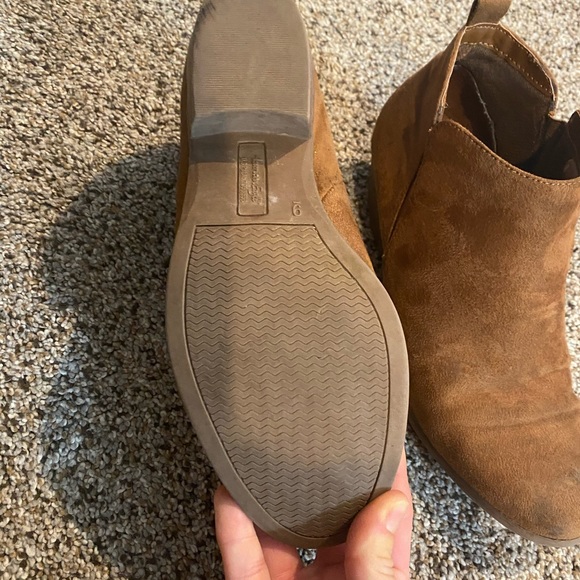 Boots - Picture 4 of 4